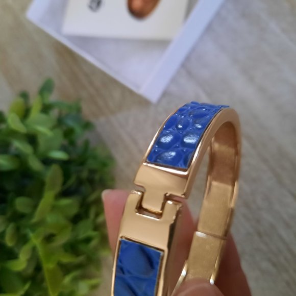Daniela Swaebe Zaffre Blue Crocodile Inlay Thin Hinge Bangle - Goldtone, New! - Picture 7 of 16